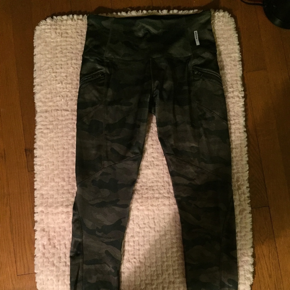RBX Camo Leggings with Zippers Size Medium